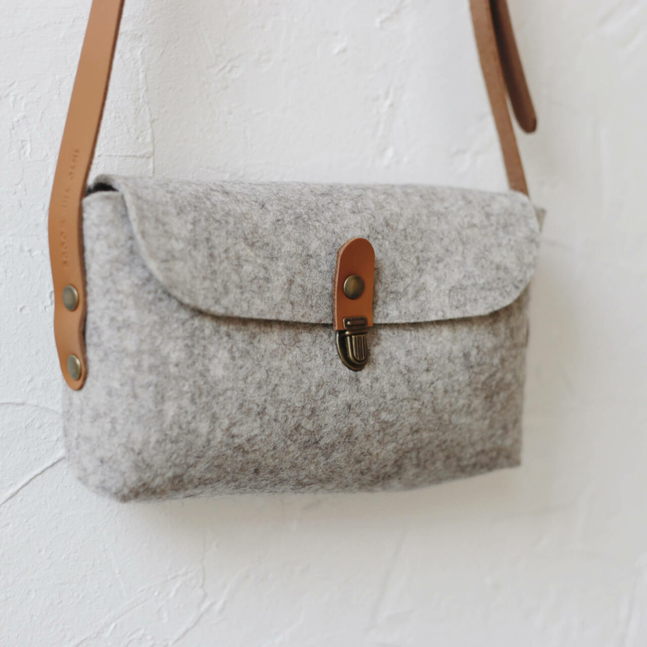 intothewoods-besace-doe-feutre-11