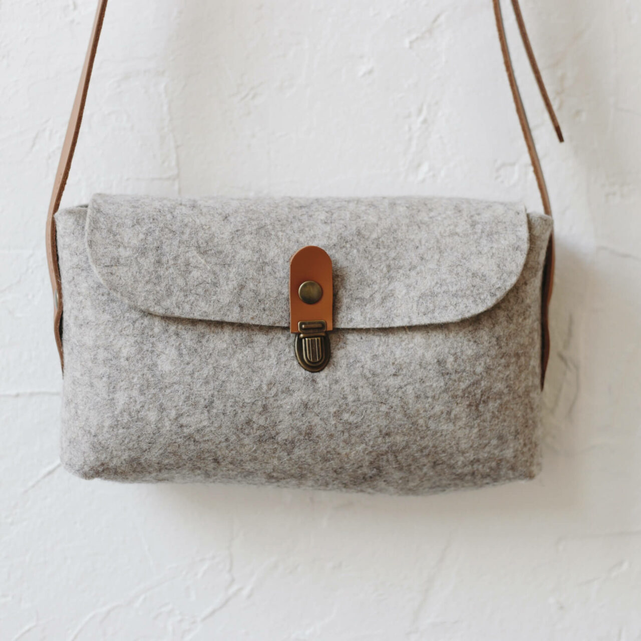 intothewoods-besace-doe-feutre-12