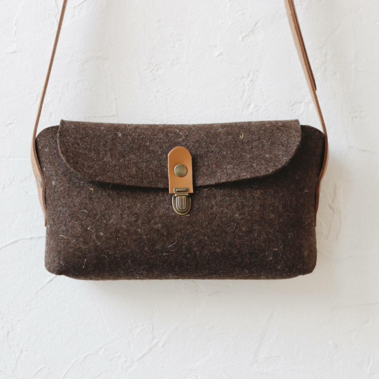 intothewoods-besace-doe-feutre-13