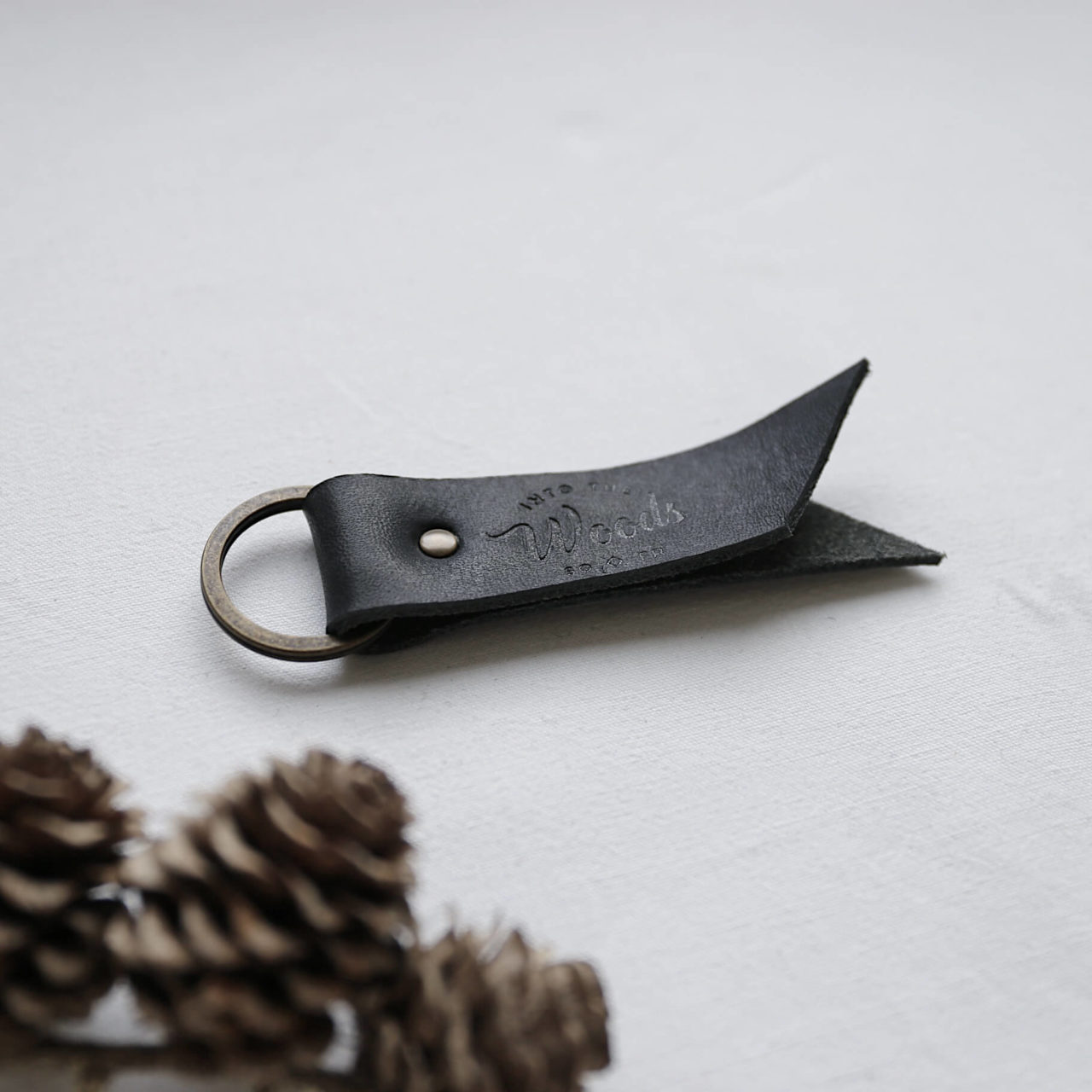 intothewoods-porte-cles-woods-cuir-9