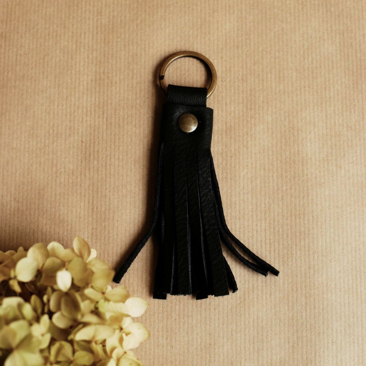 intothewoods-porteclés-pompon-cuir-3