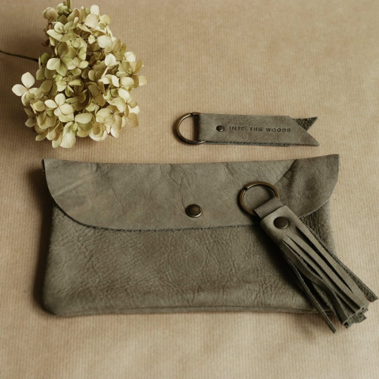 intothewoods-pochette-beaver-cuir-3