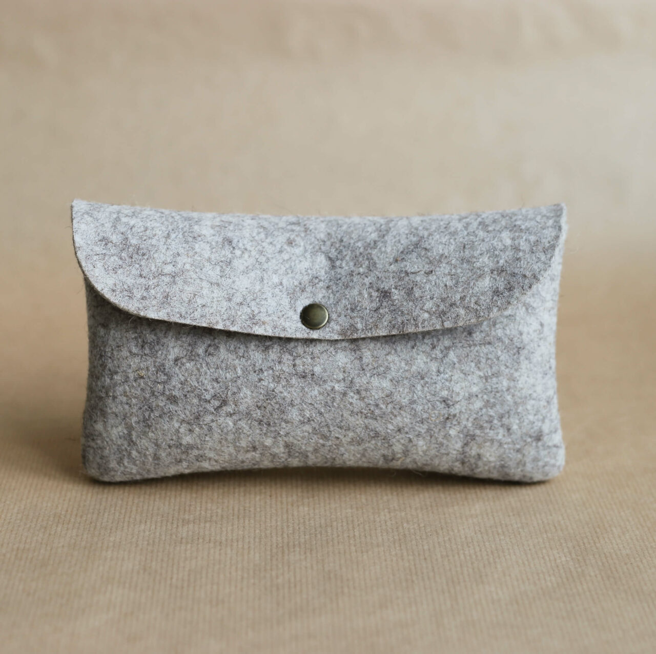 intothewoods-pochette-beaver-feutre-3