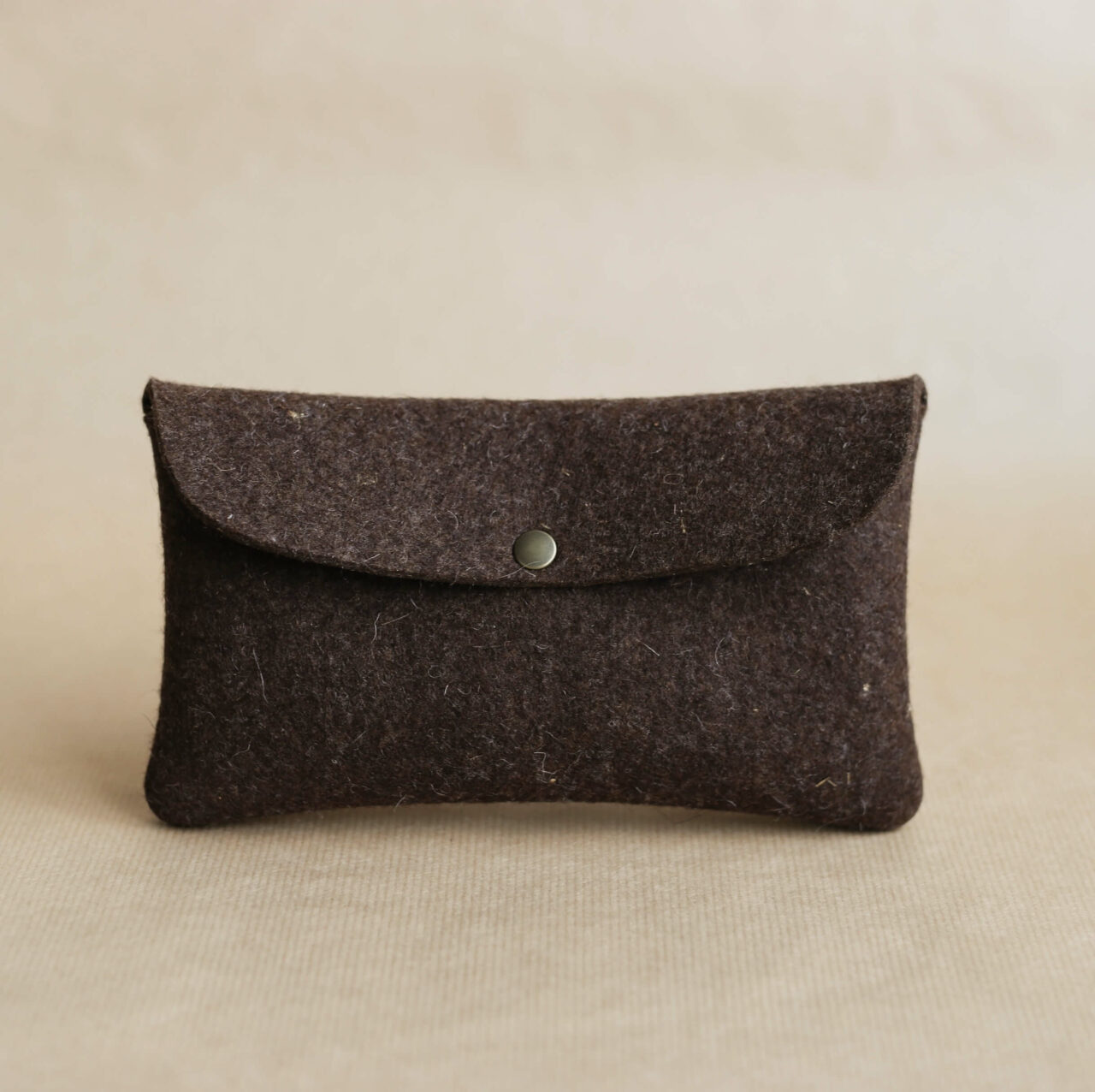 intothewoods-pochette-beaver-feutre-4